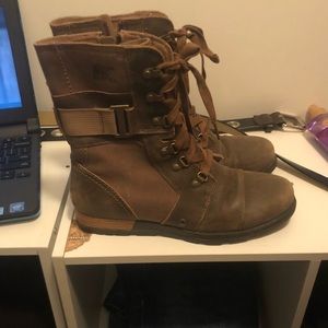 Sorel women’s boots worn once